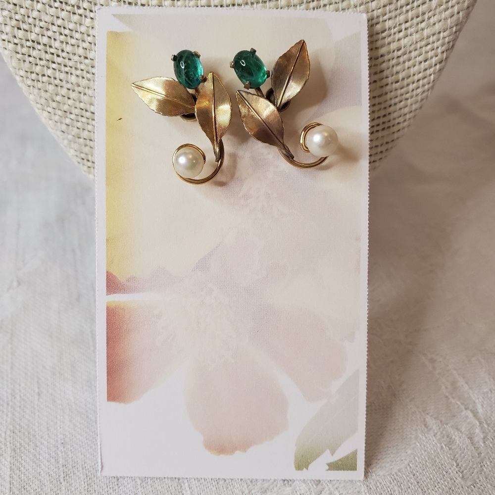 Vintage Post Earrings 50s housewife pinup